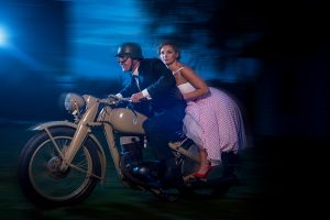 36-para-młoda-na-motocyklu